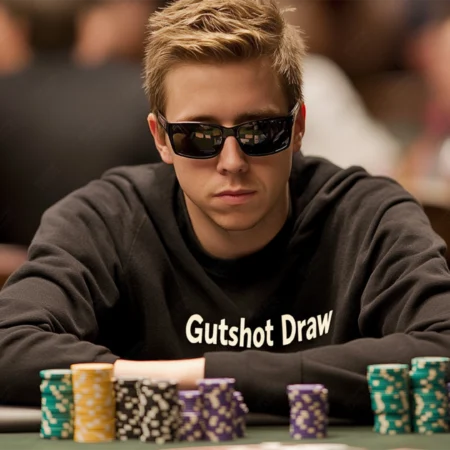 Gutshot in Poker: Understanding the Inside Straight Draw Strategy